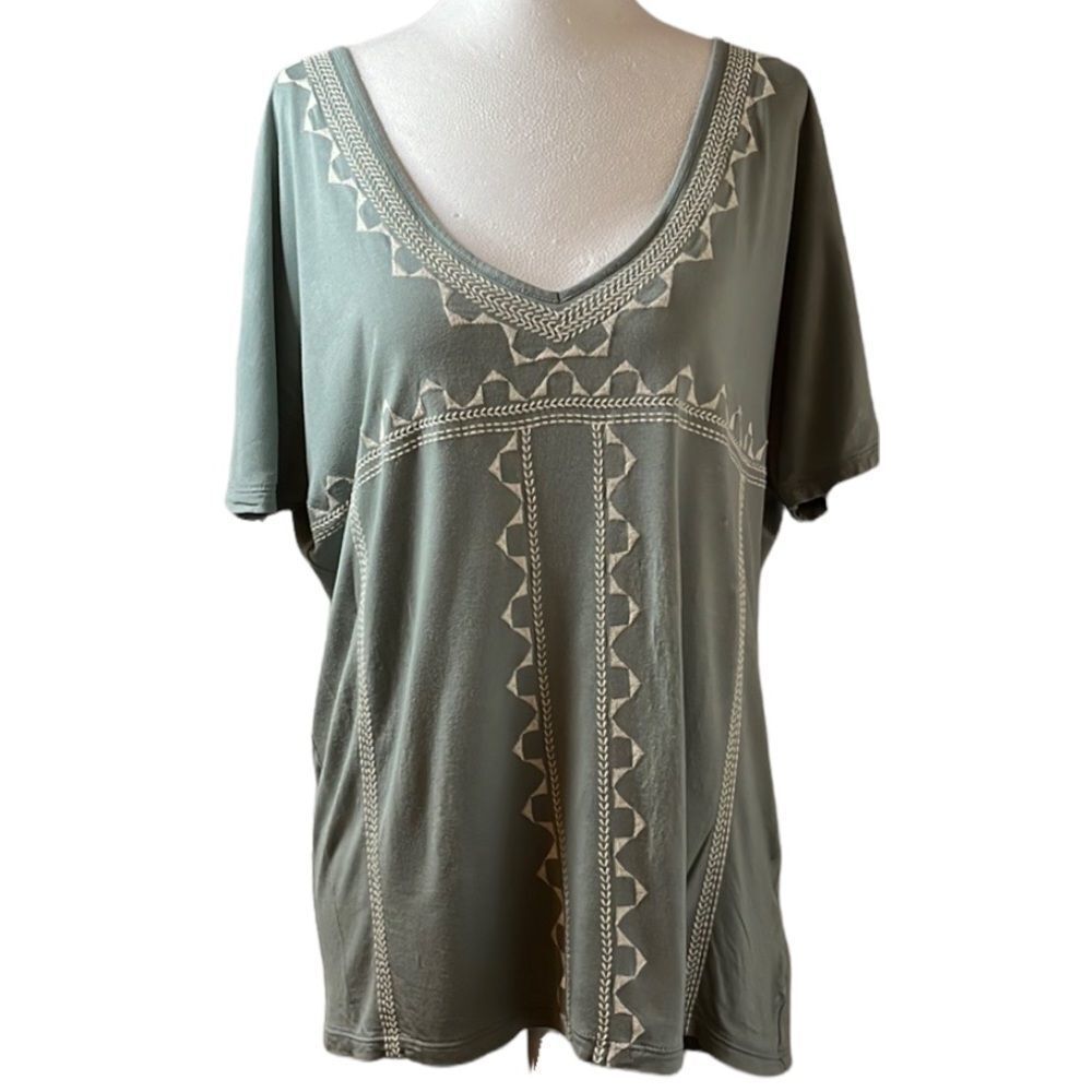 Old Navy thyme green embroidered top shirt V-neck short sleeves size small